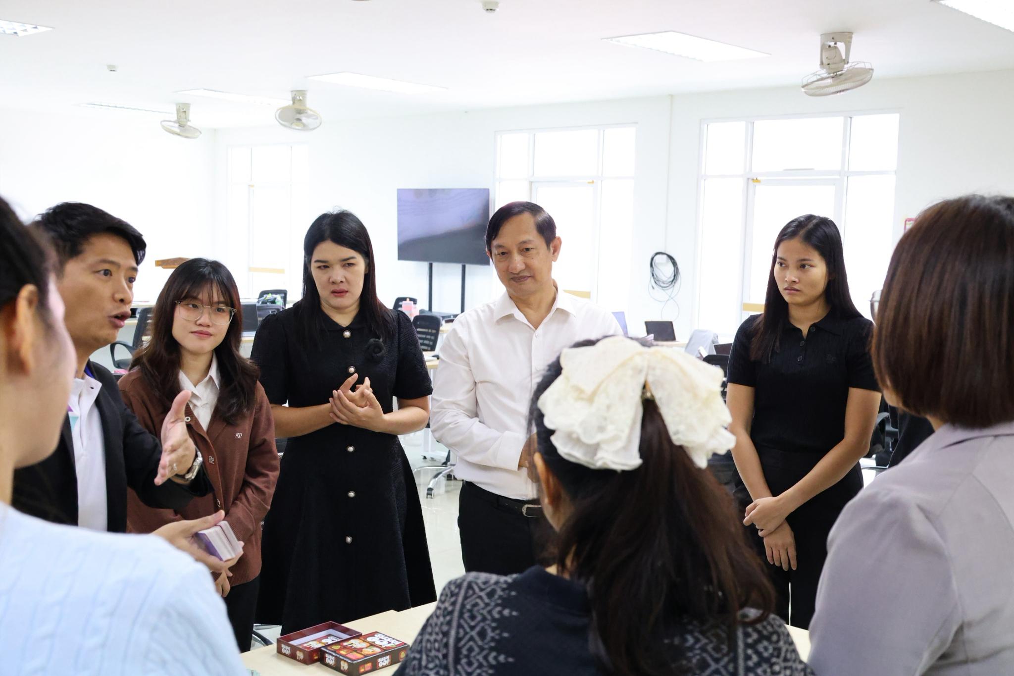47. โครงการการผลิตสื่อการสอนด้วยนวัตกรรม AI ของครูเพื่อส่งเสริมความคิดสร้างสรรค์สำหรับผู้เรียนในยุคดิจิทัลตามบริบทของโรงเรียน ภายใต้โครงการพัฒนาคุณภาพการศึกษาและการพัฒนาท้องถิ่นโดยมีสถาบันอุดมศึกษาเป็นพี่เลี้ยงเครือข่ายเพื่อการพัฒนาอุดมศึกษา